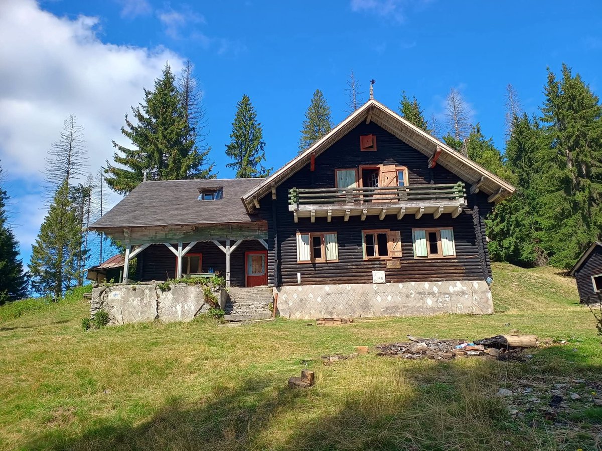 balkanbadass's tweet photo. Day 520 of posting a random photo from Eastern Europe until $ENA reaches $3, even though my old account was suspended 

#ethena https://t.co/i7lTTcbFFT