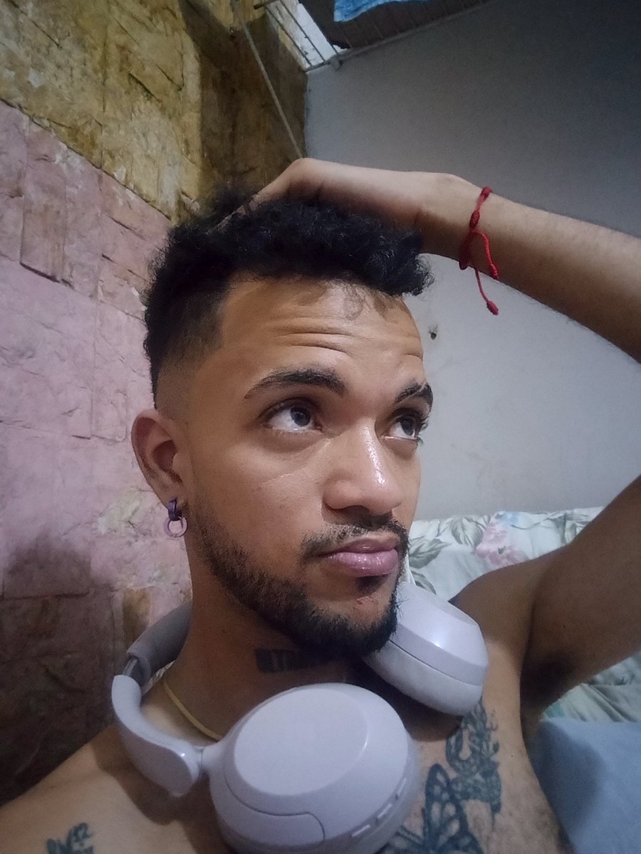 oh, $he know$ the Dj tweet media