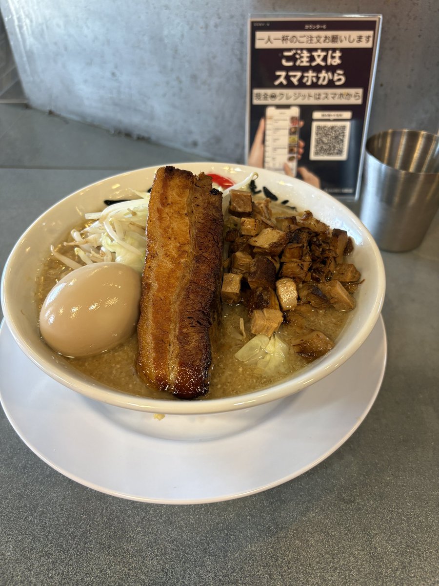 石川を徘徊してました
新しくラーメン屋が出来てる！で入ってみたら二郎系で、普段二郎系は好きじゃないって言ってるのによく二郎系食べてる人になってしまった