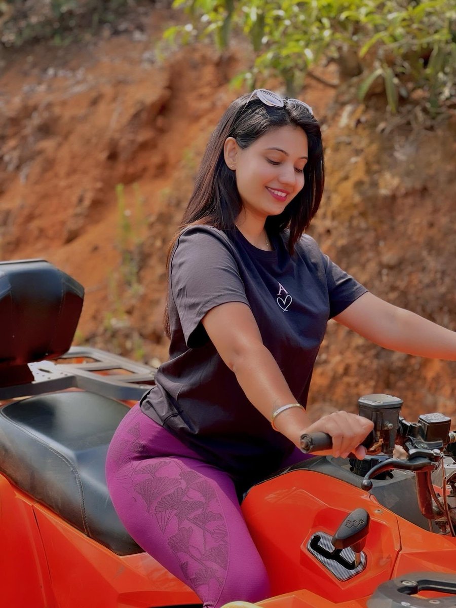 Snehal 🍁 tweet media