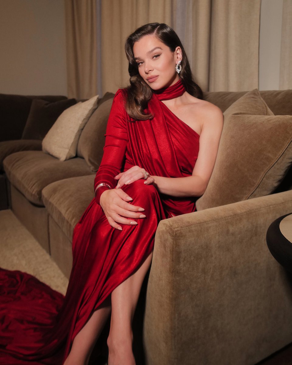 best of hailee steinfeld tweet media