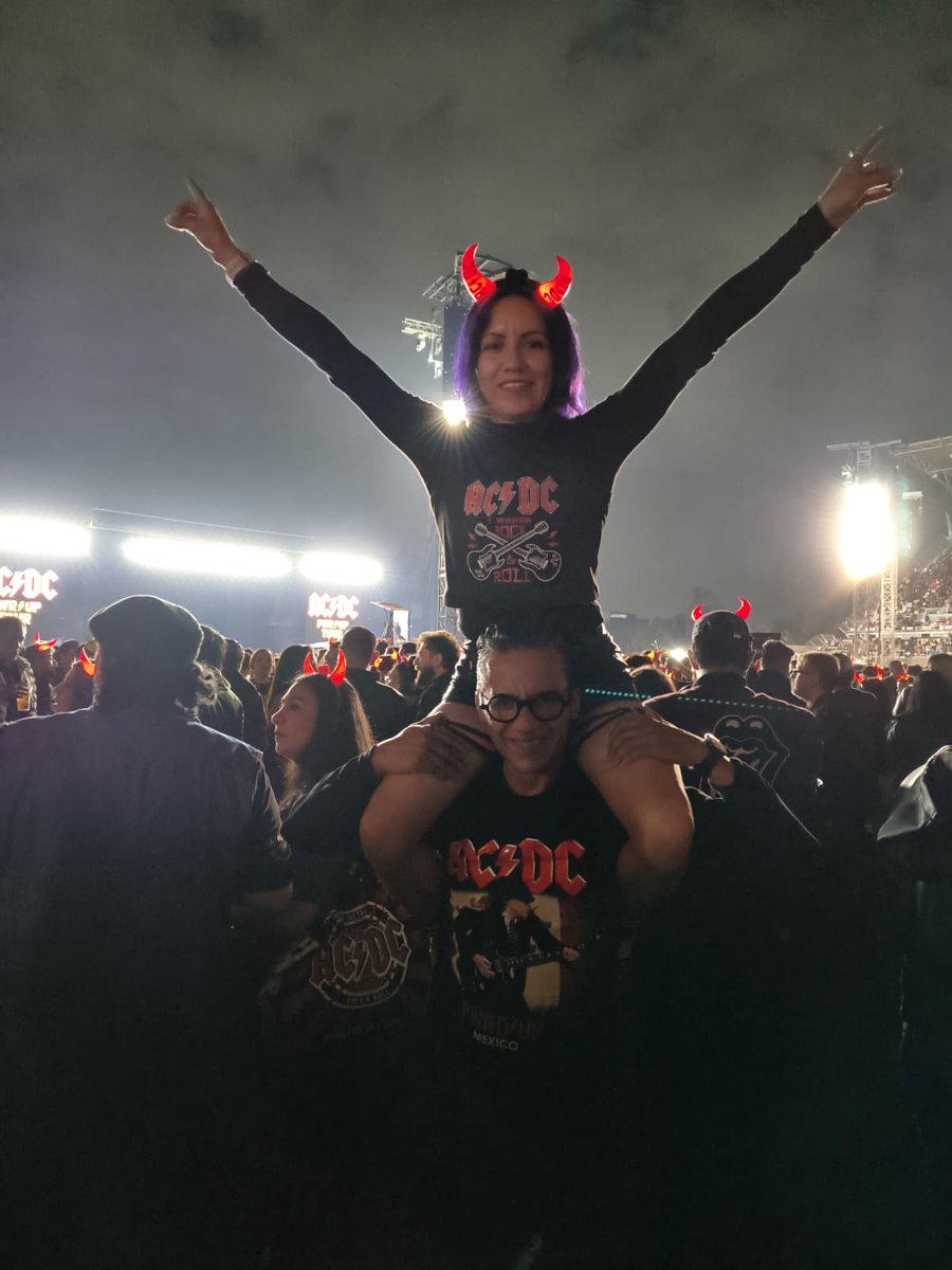 domelyAmaro's tweet image. Bienvenidos al infierno ⚡😈🔥
#PowerUpTour #ACDC  #GNP #Mexico