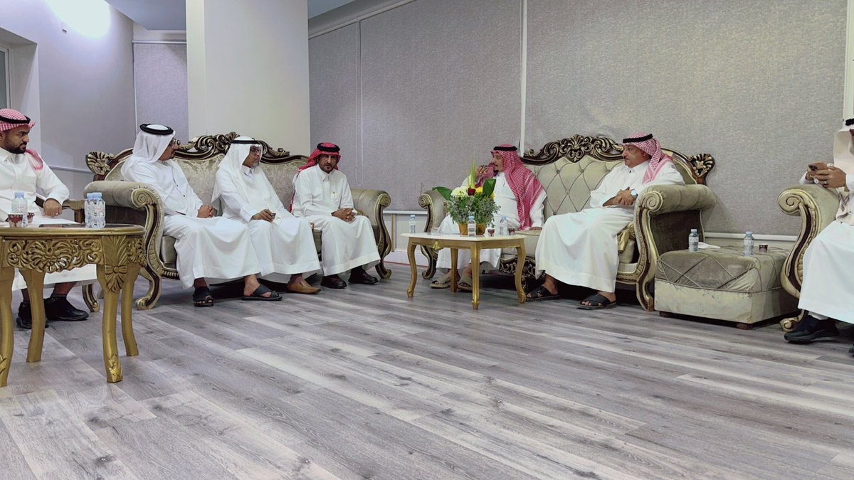 sadajazanmedia1's tweet photo. صور ||

لحظات من الوفاء والتقدير.. 🌟
فريق "صدى جازان" كان في الموعد لرصد احتفال #فرع_هيئة_الصحفيين_السعوديين_بجازان بلقاء المعايدة السنوي، وتكريم الكفاءات التي أبدعت في لجان الفرع.
دمتم ودام عطاء إعلاميي جازان المتميزين. 🎤📸
#صدى_جازان_الاعلامي #إعلام_جازان
#جازان_اليوم https://t.co/Z1bHZuXEft