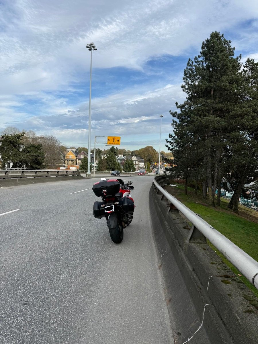 VPDTrafficUnit's tweet image. Yes, it's beautiful BC weather, but 153 km/h on the Viaduct is over the top and dangerous...and expensive. $598 for no insurance, $368 for excessive speed, tow fees and impound charges etc. #DriveSafe