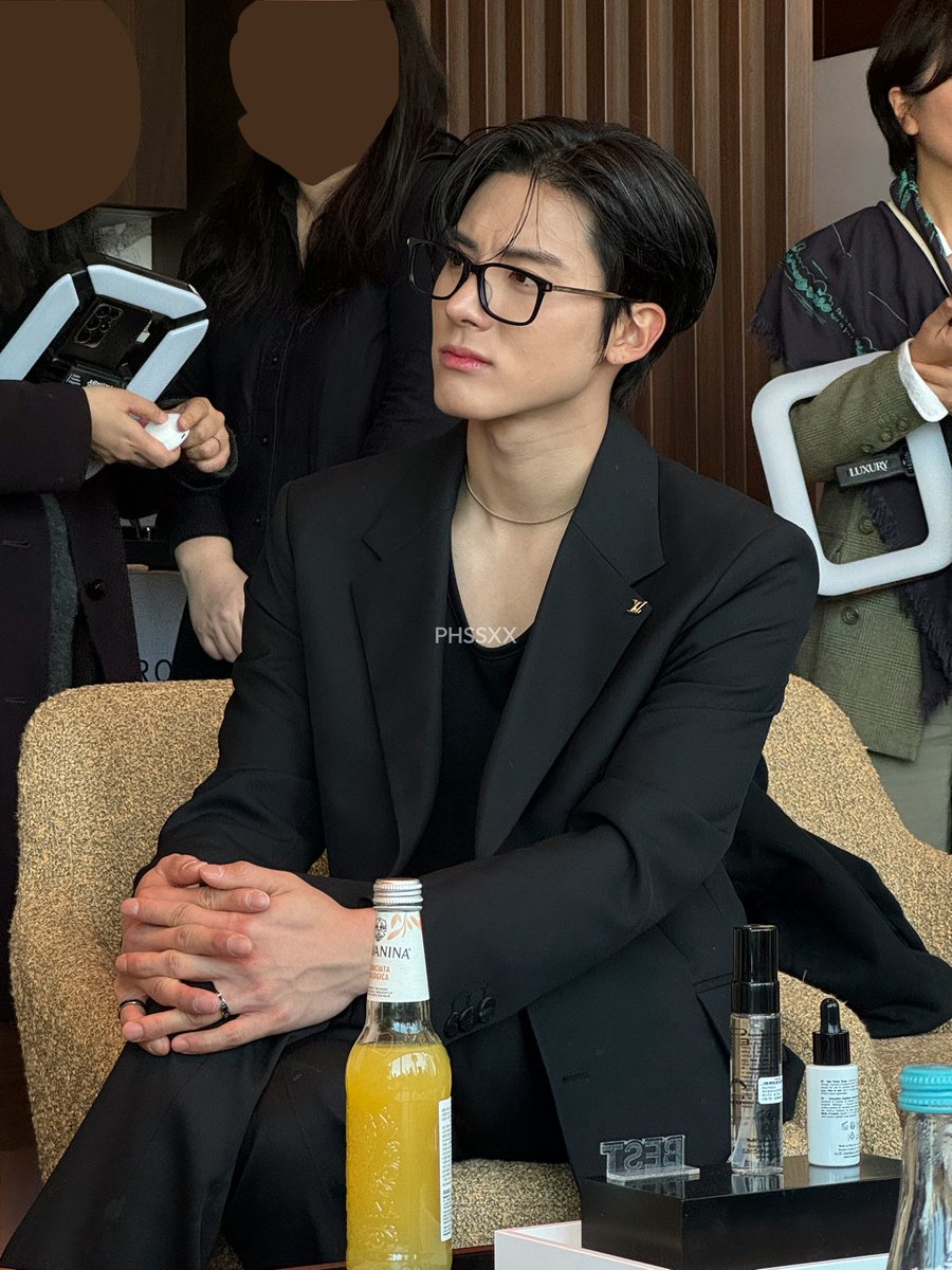 싹…………. tweet media