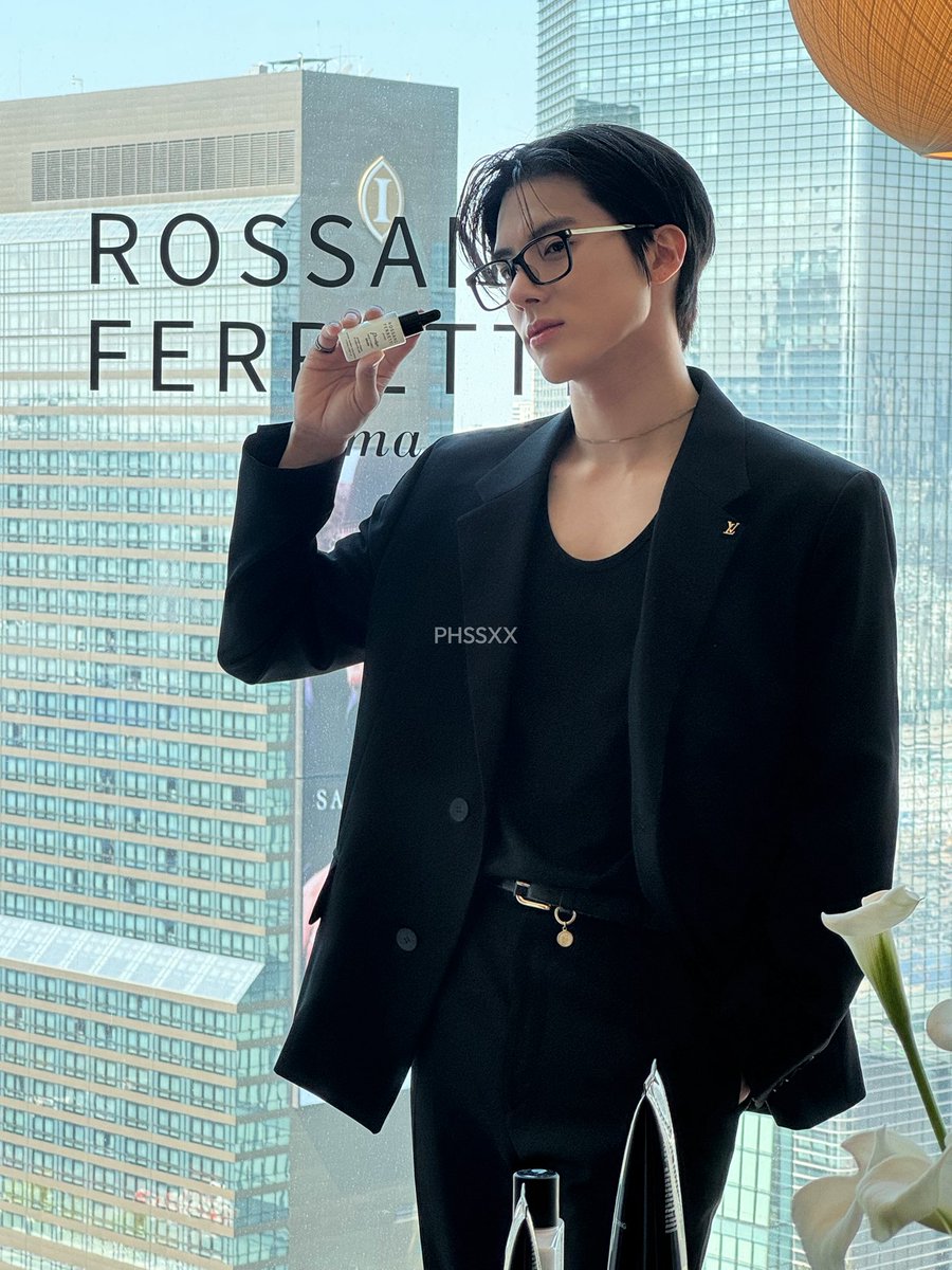 싹…………. tweet media