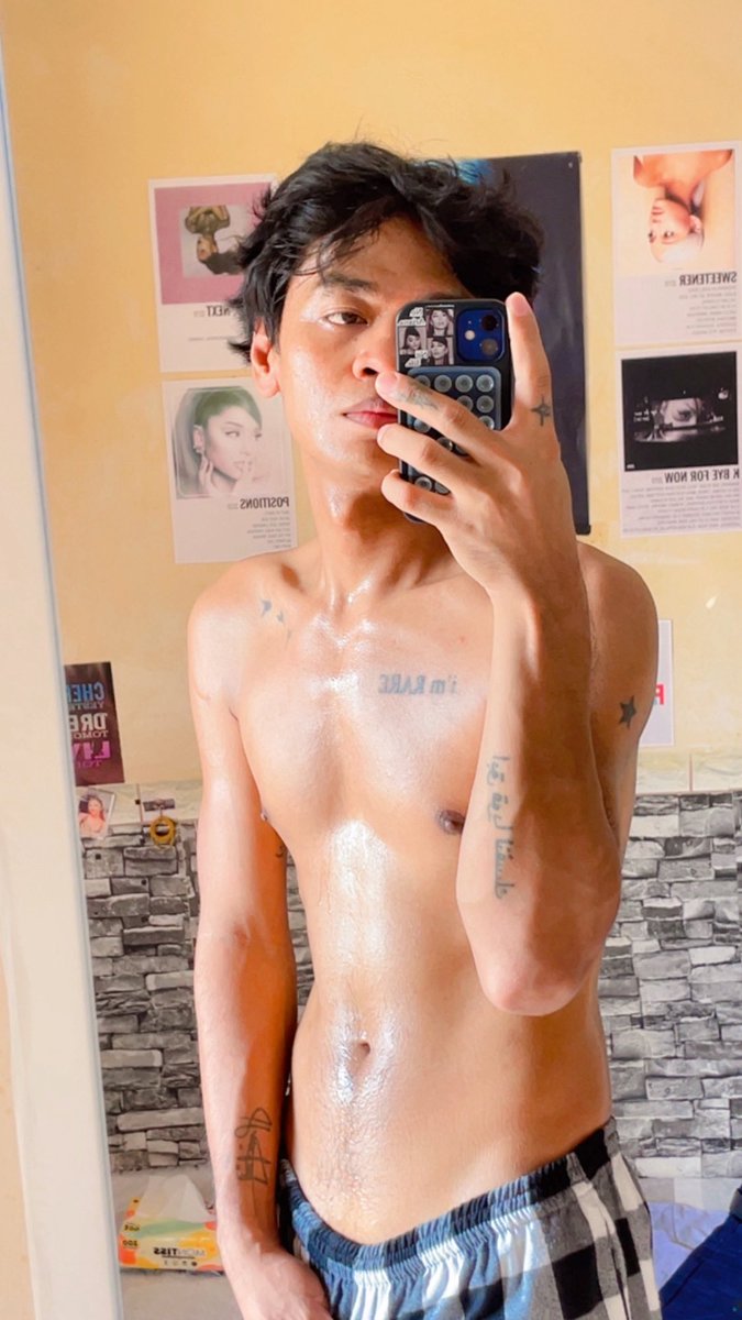 maspossessive14's tweet image. Tinggi gua 168cm, lg dkt berjalan 3 hari sm PURE B 180cm gua jl sm dia kebanding bat njirr tingginya …🤓
Gmn ya… dia make photo lama smua yg pas dia msh kurus trs sekarang dia gemoy gtu kemarin lusa ketemu ngopi, dia ngjkn komit pacaran!! 🌈
#gayjakartaselatan #mlm