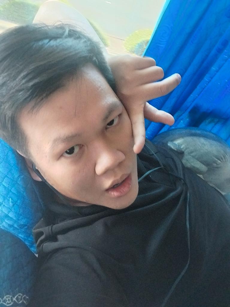 kendyhoon97's tweet image. Me on a train and my Grace in space
#phmselfieday #phmsd