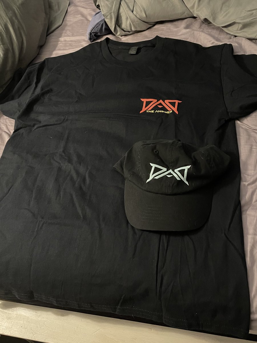 Cruikshank_SCP's tweet photo. Got more @DeadAirDivine stuff so I am ready for them when they go on tour

What ya think guys? @tilianpearson @LeeOsiris https://t.co/U6GcbmVP1n