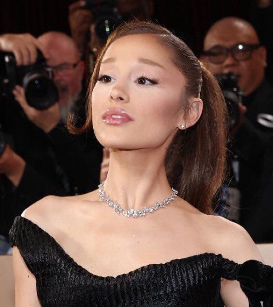 TheGrandeTop10 tweet media