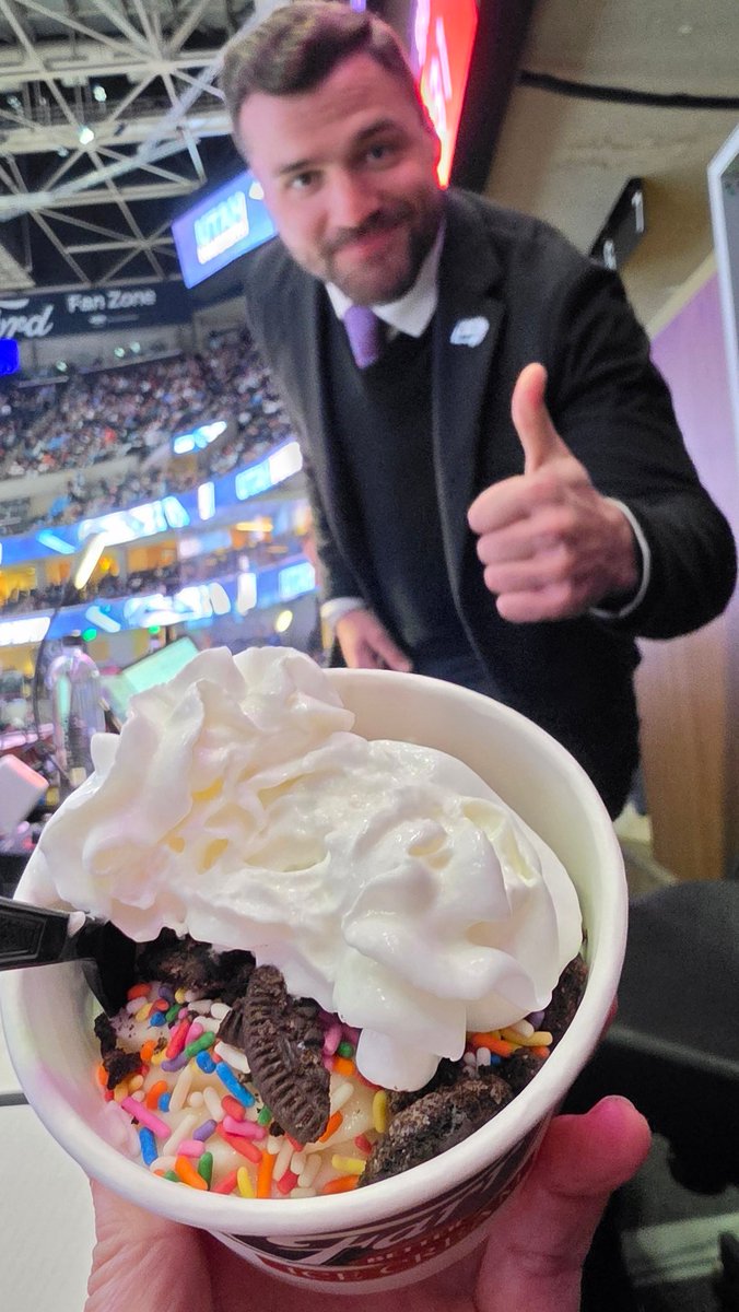 SurfinTV's tweet image. This guy is my ⭐️ @NOlczyk16 #Sprinkles #TusksUp