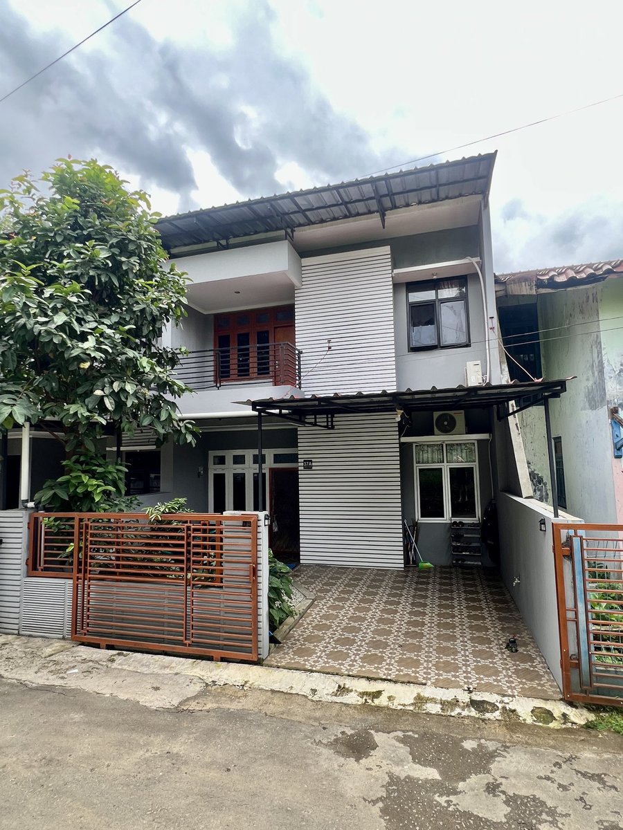 PIM08_'s tweet photo. • DIJUAL Rumah di Komplek Pakuan 2 Tajur Bogor Timur • 
- SHM + IMB
- LT 130 &amp; LB 134
- KT 3 + 1 &amp; KM 4
- Listrik 3500W
- Air PAM
- Rumah hadap Timur
- Keamanan 24 jam
- Lokasi strategis dekat ke Mall Lippo, RS Juliana, Mall Boxies, RS BSH, Mall Ramayana 
- Harga 1.3 M Nego https://t.co/WLUrHC1TQQ