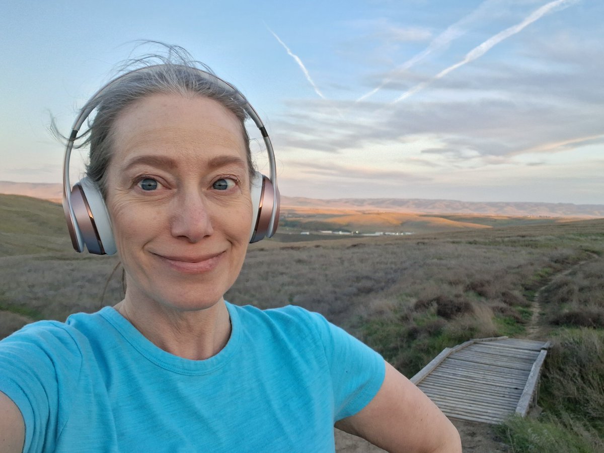 shaindelr's tweet image. 2.32 miles, 442 foot elevation gain. Some of the wind gusts were INTENSE! Thankful for my jacket and my Beats. I would have ruptured an eardrum if my ears hadn't been covered. #CharityMiles #everymilematters #getoutside
