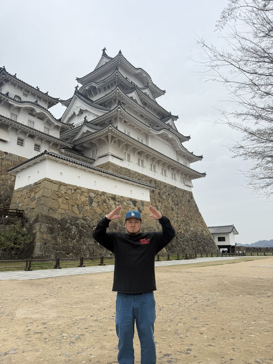 madmousecomic's tweet photo. 今週の4枚
①2013サンフランシスコで買ったリーバイス 今年MADで作ろうと思う
②虹を出しました
③ニュータウン
④世界遺産姫路城と城ポーズ https://t.co/OBXirrh3rb