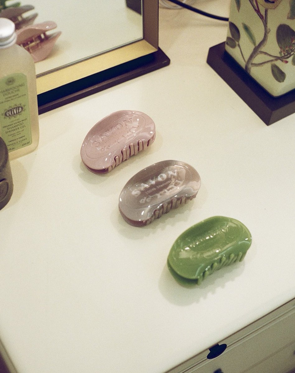 bibitan0227's tweet image. 韓国ylylの石鹸の形のクリップもとてもかわいい🕊️涼しげな世界観がすてき🛁