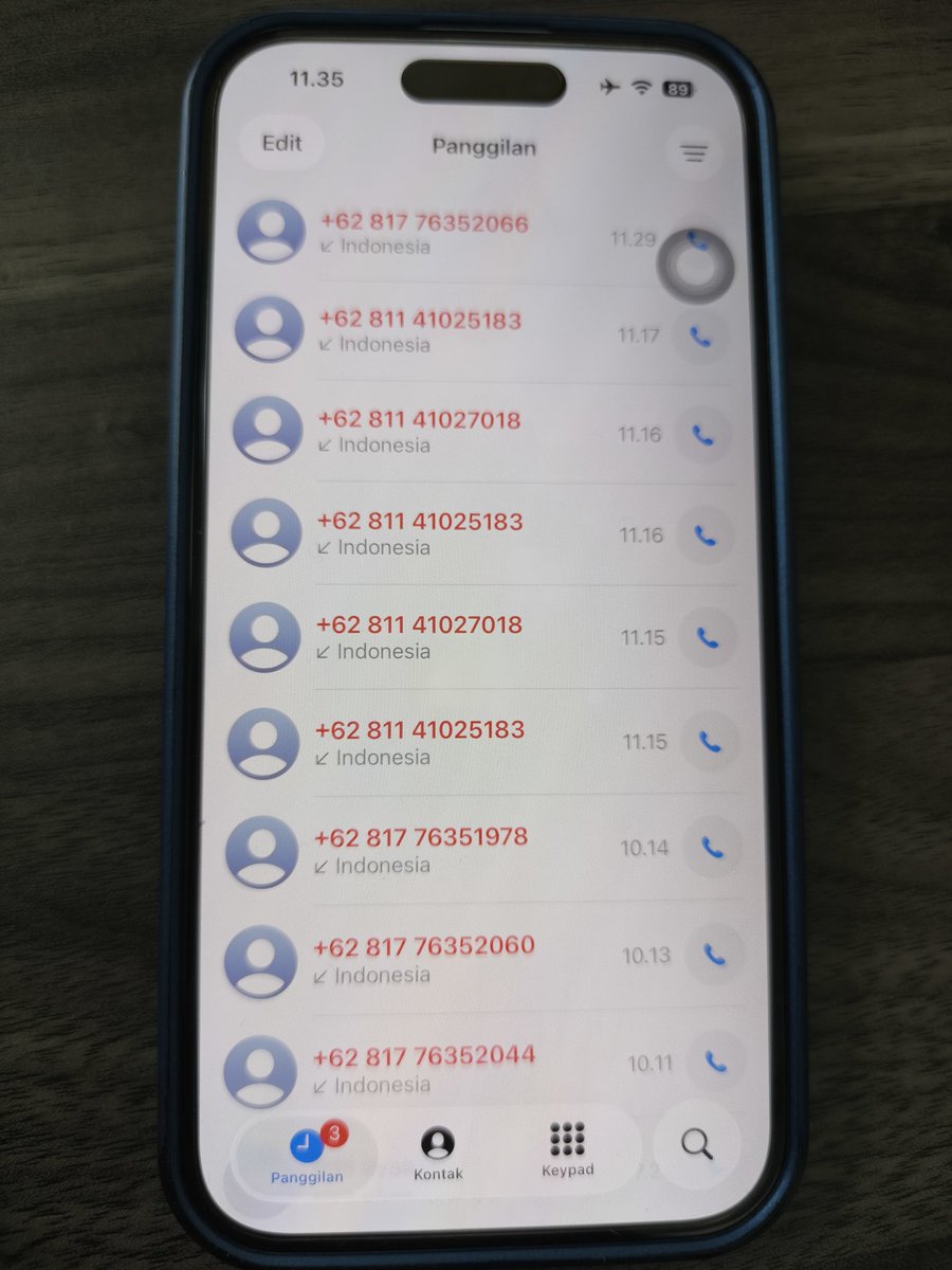 Aptoer57's tweet photo. Halo @CIMBNiaga saya mulai risih dengan telemarketing kalian nih, bisa gag tiap bulan gag usah bom nelfon kek gini ? Jadi saya memang punya angsuran yang jatuh tempo tanggal 10 setiap bulannya, tapi telemarketing kalian udah gag berhenti nelfon sejak tgl 1 setiap bulannya. https://t.co/FsTpUNknSR