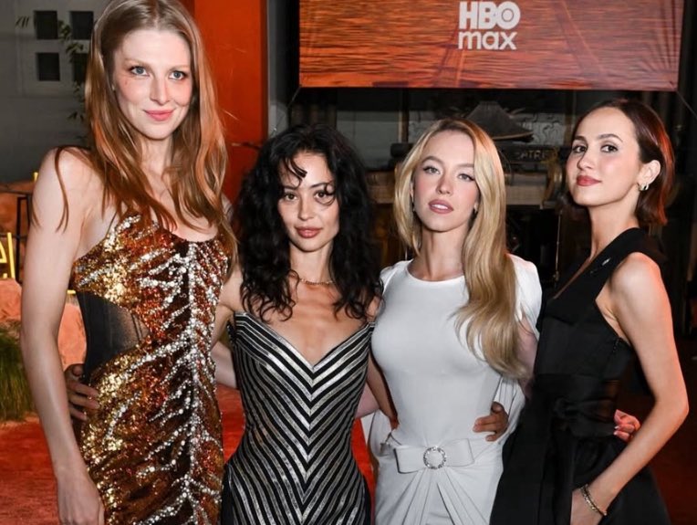 RihannaRelease's tweet image. The greatest show ever is literally coming back this Sunday WE WON #Euphoria