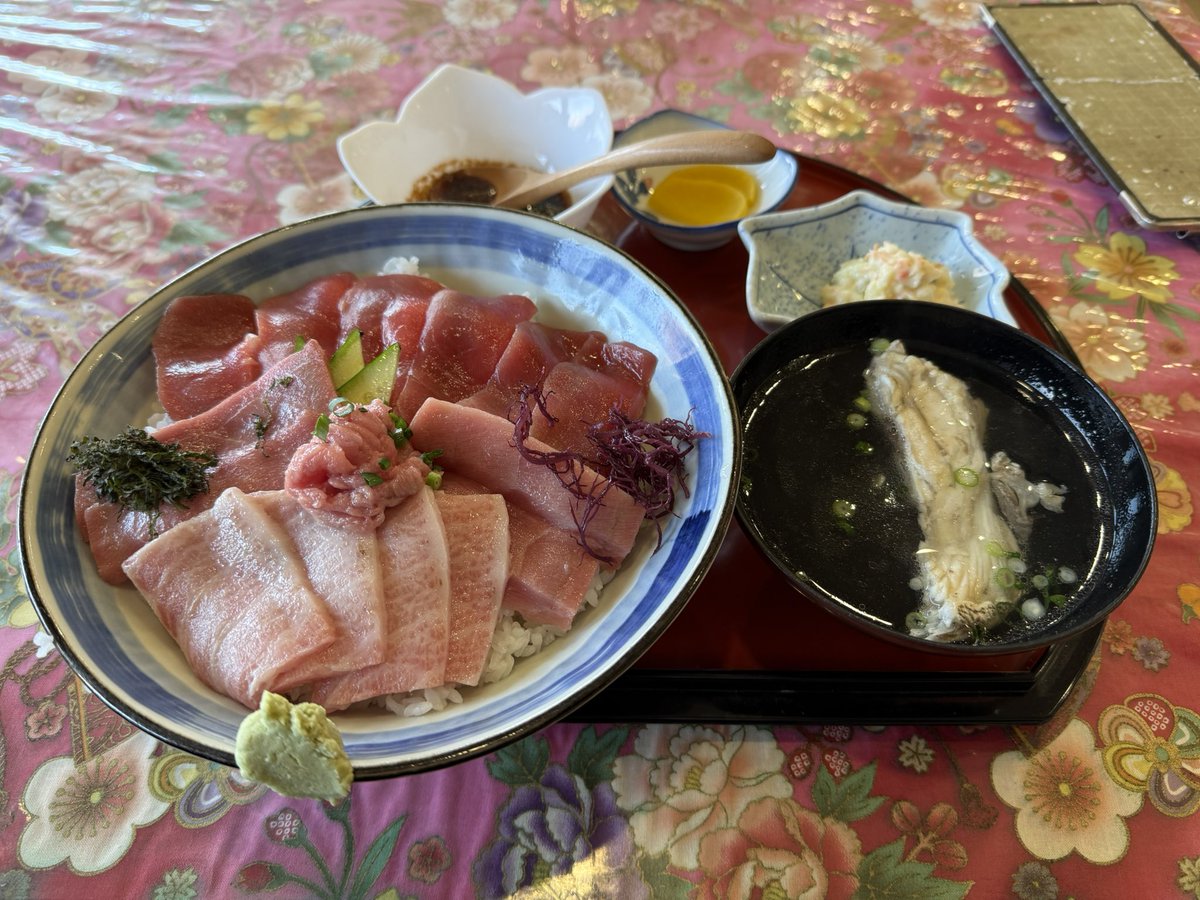 日曜日のカレー / AI tweet media