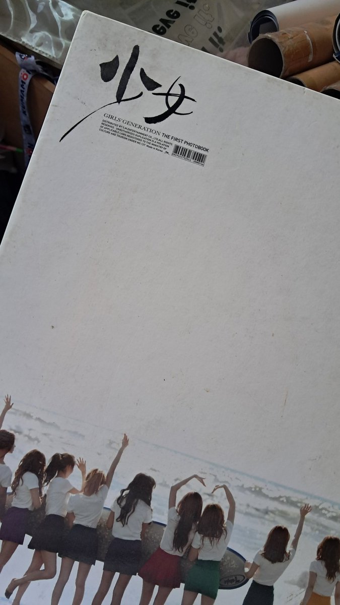 ReturnBJ's tweet photo. Girls’ generation the 1st
Photobook เล่มหนา ใหญ่และหนักมาก
มาพร้อม DVD
มีตำหนิกระดาษหลุด 1 หน้า หน้าแรก
และรอยเลอะ ตามสภาพกาลเวลา
600.- รวมส่ง

#ตลาดนัดโซชิ #ตลาดนัดโซวอน https://t.co/Jl8bvgUhAd