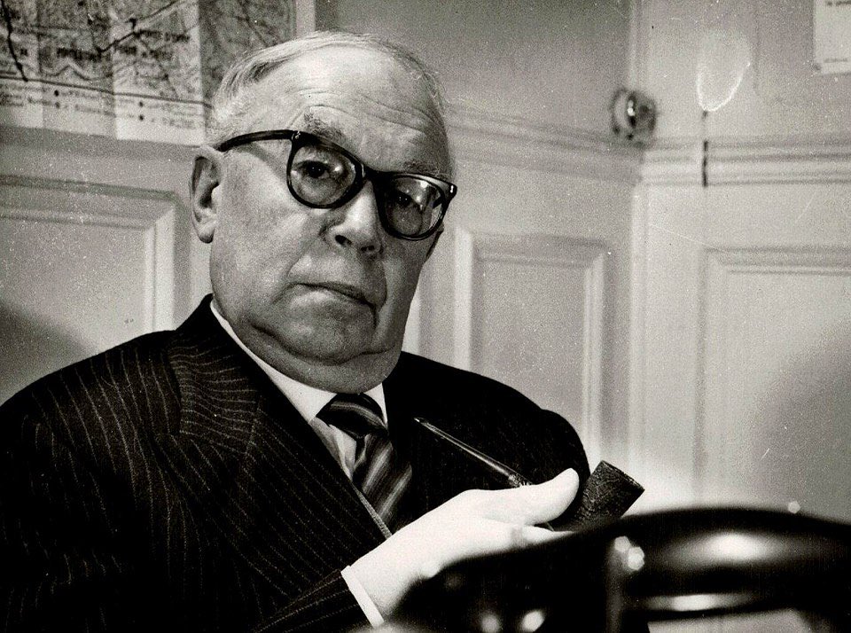 esphugp@126.com tweet media