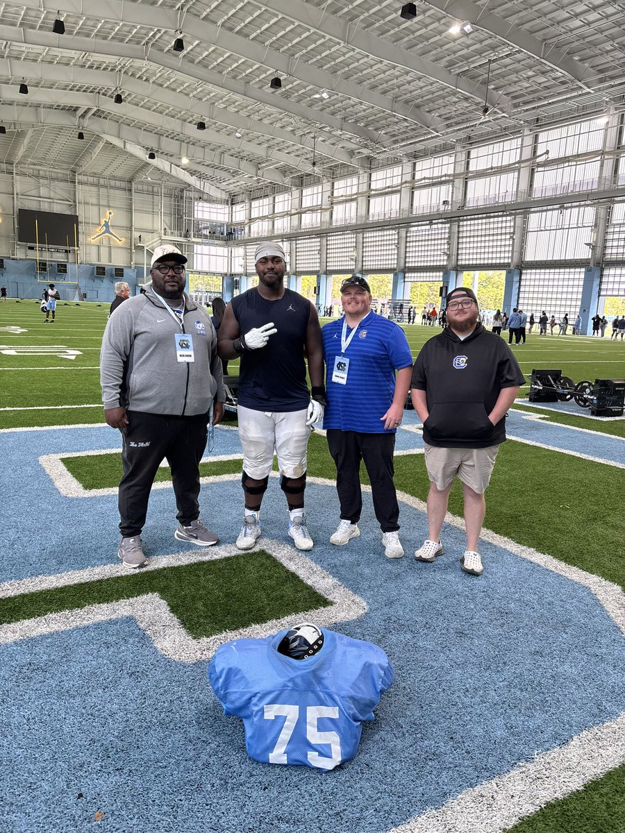 CoachDixon11's tweet photo. Thank you @Belichick_B and the @UNCFootball staff for having us at practice. Incredible environment and attention to detail.
Loved seeing one of our own, @AndrewThreatt, in action with the Heels!
#TheRamWay
#TPW https://t.co/YfUZBUdxf8
