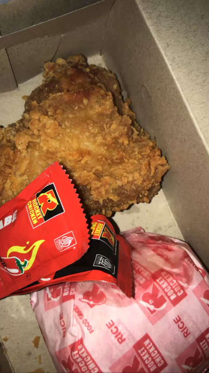 glimmerxy's tweet image. Ini tu #TOP3 ayam yg sering aku pesen akhir-akhir ini🫶🏼
1️⃣ Mak Dura by Hangry
2️⃣ Ayam Jatinagor
3️⃣ Rocket Chicken