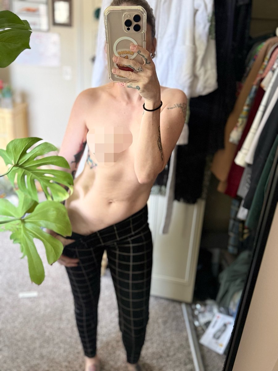 EveLuv422's tweet photo. #goddesseve #goodnight #goodnightx #goodnightxfam #mombod #slim #petite #stomach #tummy #belly #cougar #alt #tattooed https://t.co/xm8zlZVb5Z