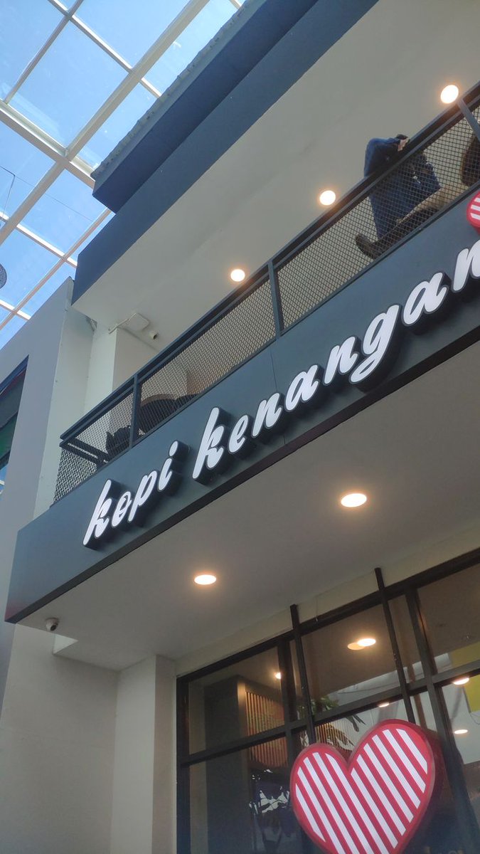 sarah ayu tweet media