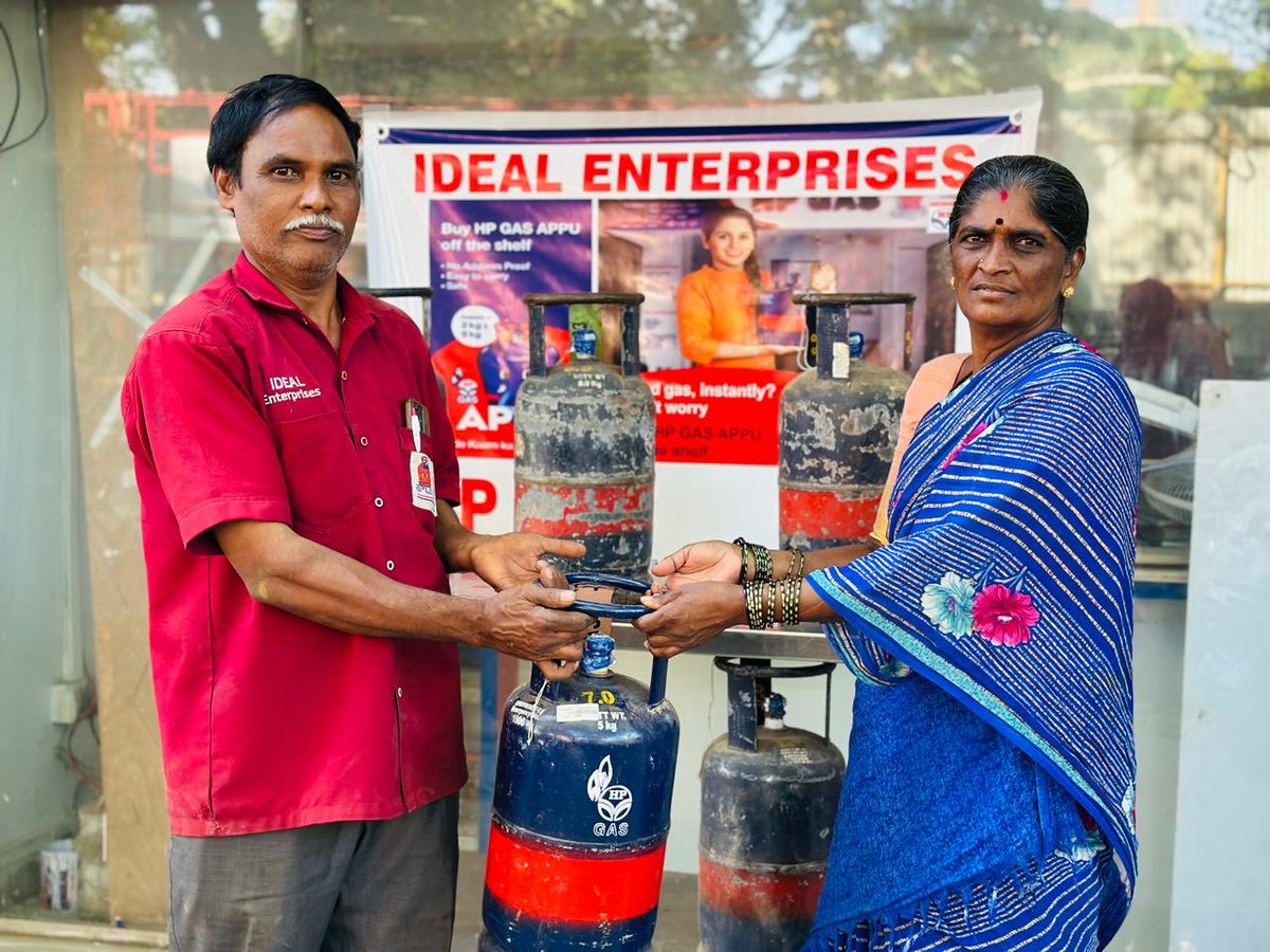 AjayMeena__'s tweet photo. HP Gas — lighting every home

#5KgAppu cylinder now available via nearby HP Gas distributors or our 5 Kg camp

Camp by Ideal HP Enterprises in Kormangla Bengluru 

@HPGAS_HQO 
@HPCL @Dharmendra_1967 @HpclSz @BlroHpcl https://t.co/i7KkGWP8Qt