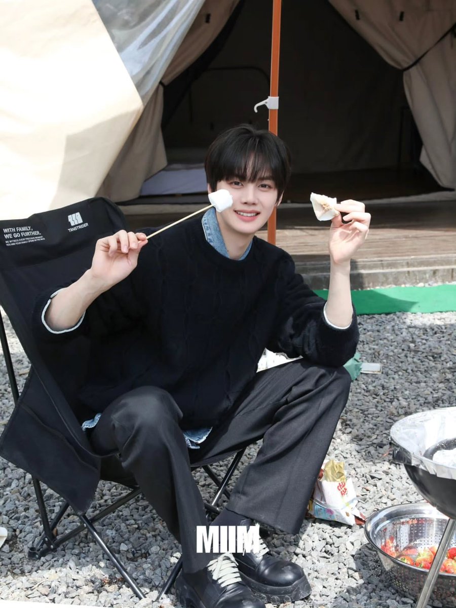 𝐜𝐥𝐨𝐯𝐞𝐫 tweet media