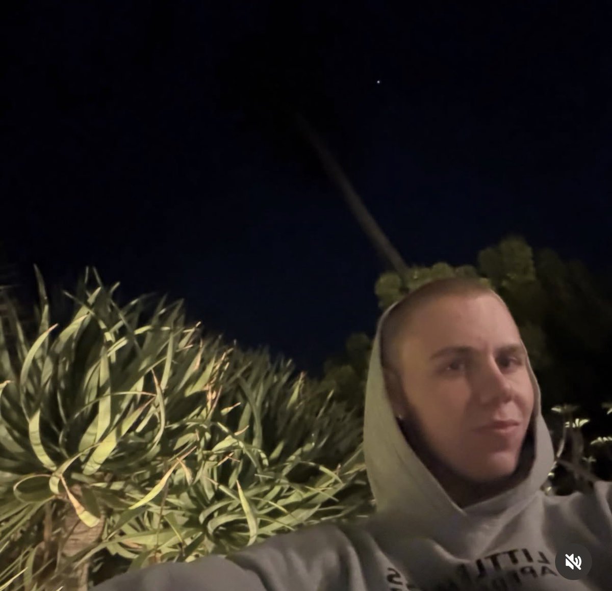 thekidlaroii's tweet image. “not growing my hair out ever again the 
feeling of a fresh bald head is way too 
good #sorry” 

Via Laroi on dyinonthishill