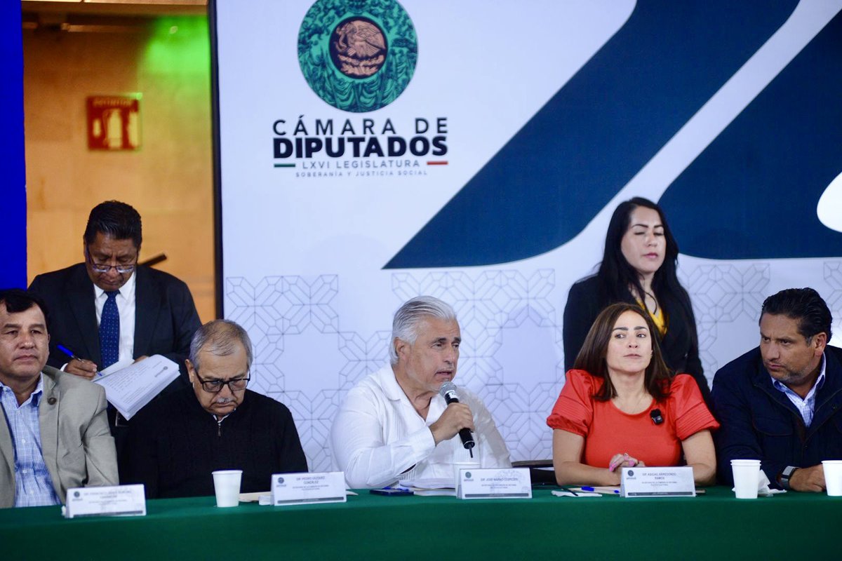 NarroJose's tweet image. Al #PRI y al #PAN les duele porque se les acabó el negocio: adiós privilegios, sueldos excesivos y burocracia dorada.

Con el #PlanB se termina la democracia cara para unos cuantos. El dinero del pueblo regresa al pueblo.

En Morena si le cumplimos al pueblo de México. 🔥🇲🇽