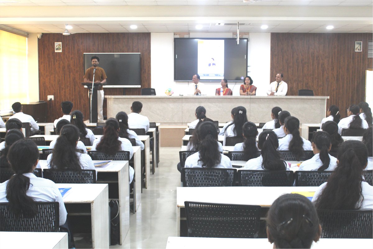 ritindia1983's tweet image. 🌟 Two-Day Workshop on Emotional Intelligence &amp;amp; Critical Thinking

MBA Dept. organized an insightful workshop under Shivaji University’s Lead College Scheme.
🎤 Mr. Vishwajeet Kashid (IIM, TEDx Speaker)

#EmotionalIntelligence #CriticalThinking #MBA #StudentDevelopment