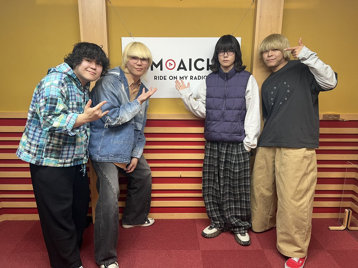 garakuta_band_'s tweet image. 【ラジオ情報！📻💥】

4月10日（金）FM AICHI「FM AICHI FRIDAY ARTISTS SPECIAL」（20：00～20：30）

の第2回放送はガラクタが担当！！

初の4人だけでのラジオ！
楽曲のことプライベートのこと色々話しました
是非チェックしてね〜！