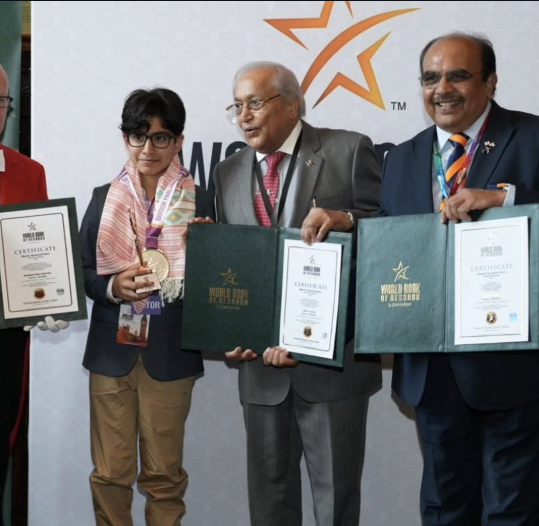 selfiewithtrain tweet media