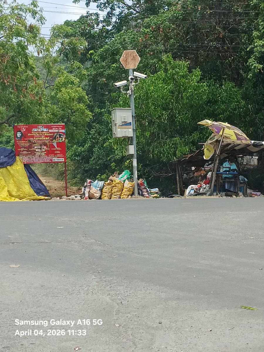 SafetyBhs's tweet photo. @COPTBM @tnpoliceoffl ,residents near #BollineniHillside road thank the traffic dept. for installation of these cameras, but still heavy vehicles plying on road.. today's photo is also posted #Safety first #NeedSafeSchoolZone #SafeSchoolZone
BS9416.. moving , in front of school https://t.co/dUd2imecn8