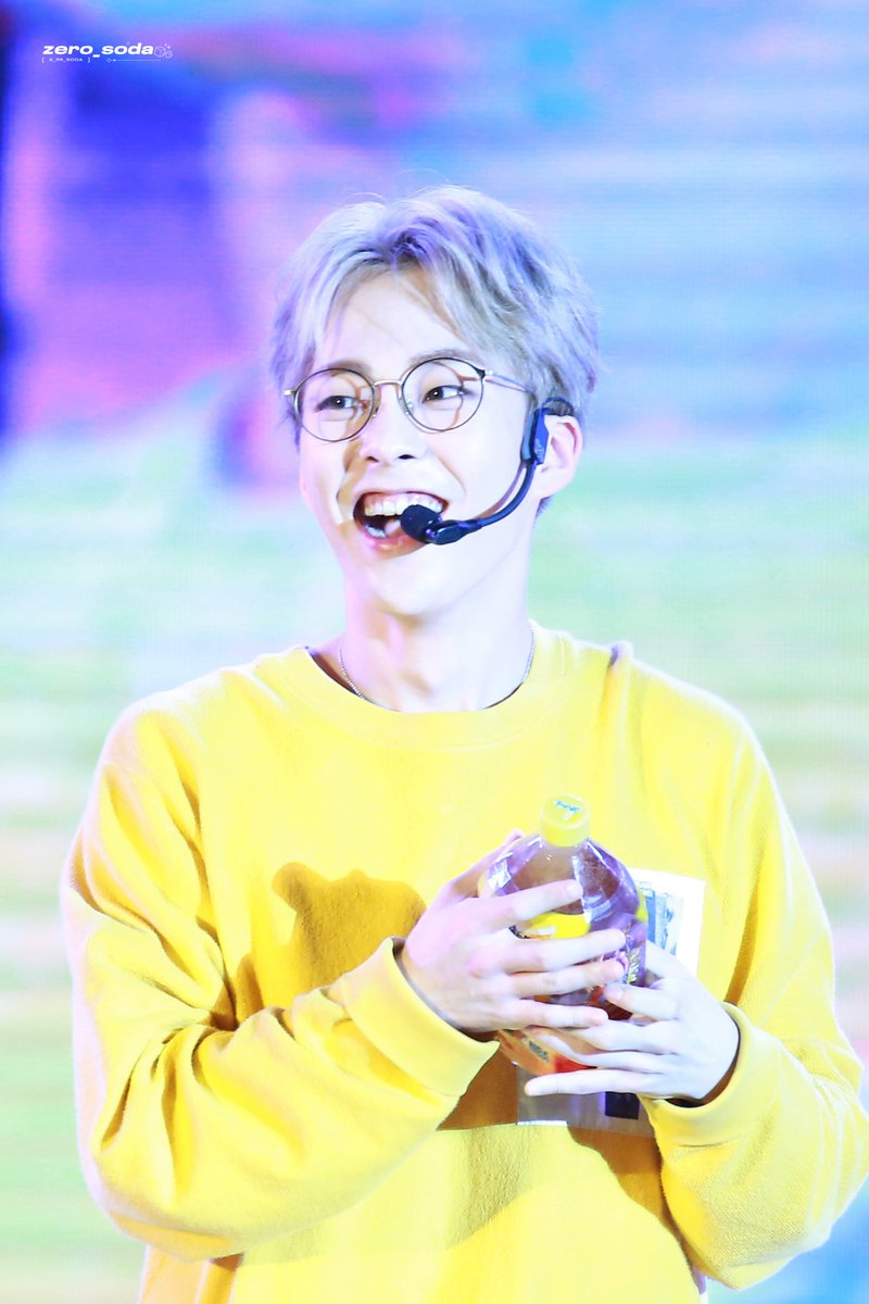 _99_soda's tweet photo. 160824 

 冰红茶fm SHENZHEN 

 #14YearsWithXIUMIN 
#XIUMIN #시우민 #シウミン #秀珉
@XIUMIN_INB100 https://t.co/nvSA970SXc