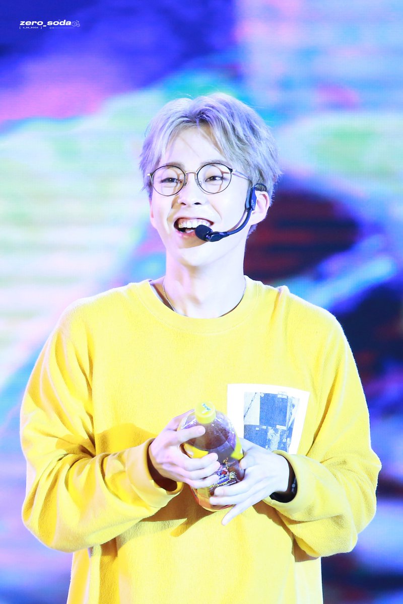 _99_soda's tweet photo. 160824 

 冰红茶fm SHENZHEN 

 #14YearsWithXIUMIN 
#XIUMIN #시우민 #シウミン #秀珉
@XIUMIN_INB100 https://t.co/nvSA970SXc