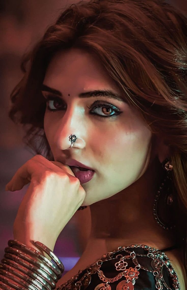 rashfan_17's tweet photo. Cat eyes leela😻🖤
#sreeleela https://t.co/wm7qvw3keJ