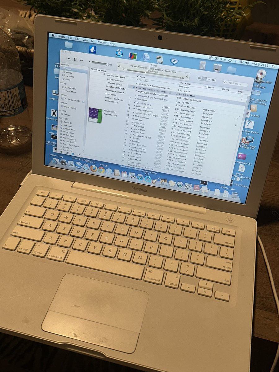 HurricaneImelda's tweet photo. there’s just something with these older macs man idk how to describe it https://t.co/Q2fpmOi8uV