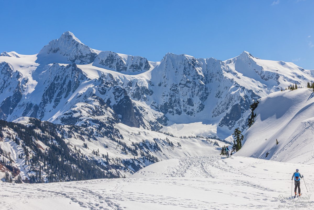 RandySmall's tweet image. An unbelievable day snowshoeing with my daughter between Heather Meadows and the Artist Point area!! We had a lot of fun and also stunning views!

#wawx #whatcomcounty #pnw #mtbaker #mtshuksan #ArtistPoint