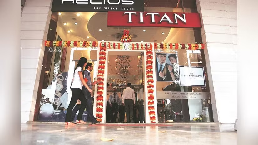 bsindia's tweet image. #MarketsWithBS | #Titan shares gain 4% on posting Q4 update; jewellery biz up 46% YoY

#sharemarket #stockmarket #markets 
mybs.in/2g5MDNO