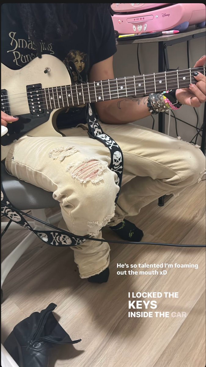 Yenupdates1's tweet photo. Jaydes on the guitar posted by Namoi #jaydes https://t.co/jZ8fuEHnZI