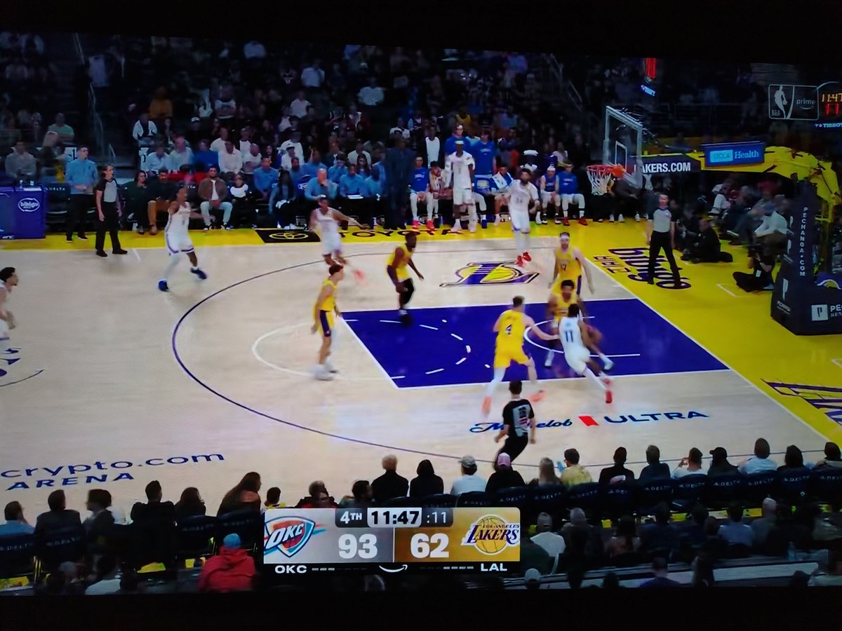 Gio_Kick's tweet photo. No he estado desde el inicio de la transmisión, pero quiero imaginarme que los Lakers no tienen jugando a sus titulares porque la diferencia con la que pierden es abismal. Saludos desde Nezahualcóyotl @CharliePeligroC y @marycarmenlara_.
#NBAEnPrime #Primejamada https://t.co/bjqAY6v07Q