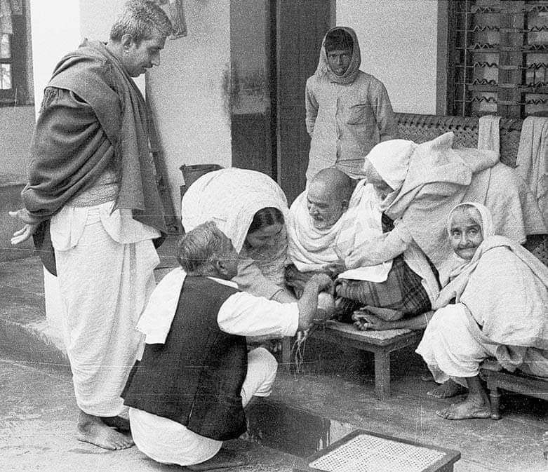 NeemKaroliiBaba's tweet photo. 🙏🏻
बाबा तेरा आशीर्वाद सदा बना रहे। https://t.co/YKWrPIvCiI