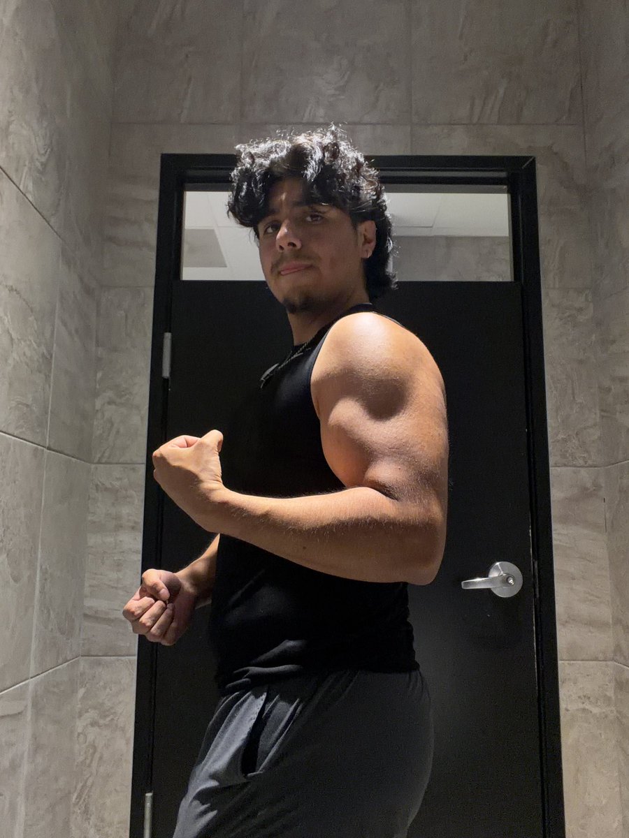 BigDudeeeXD's tweet photo. I need to lock in 💔 #gay #gym https://t.co/9RYXyu5vMT