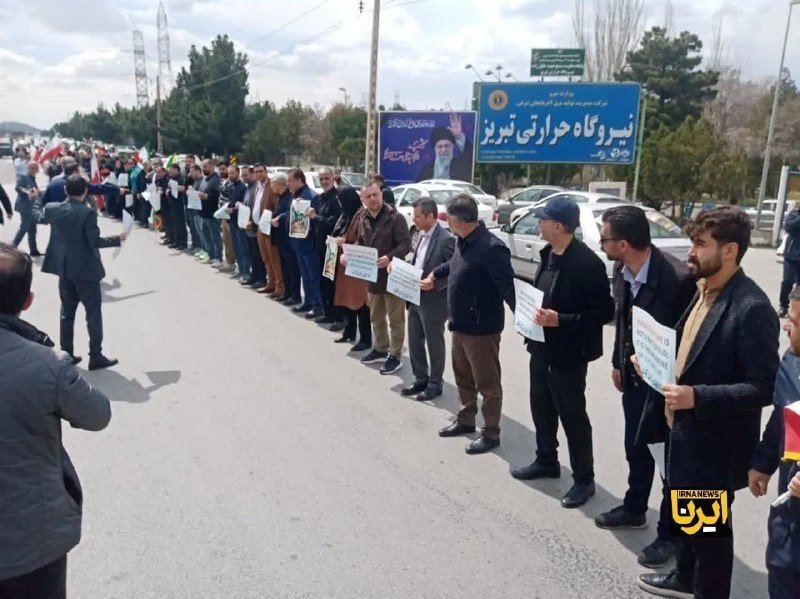 Ghanbary6's tweet photo. یکی از بندهای شروط ۱۰ گانه : ایران در طرح آتش بس ۲ هفته‌ای اجازه دارد از کشتی ها عوارض بگیرد. 
#آمریکا_شکست_خورد https://t.co/yF0VMyHhji