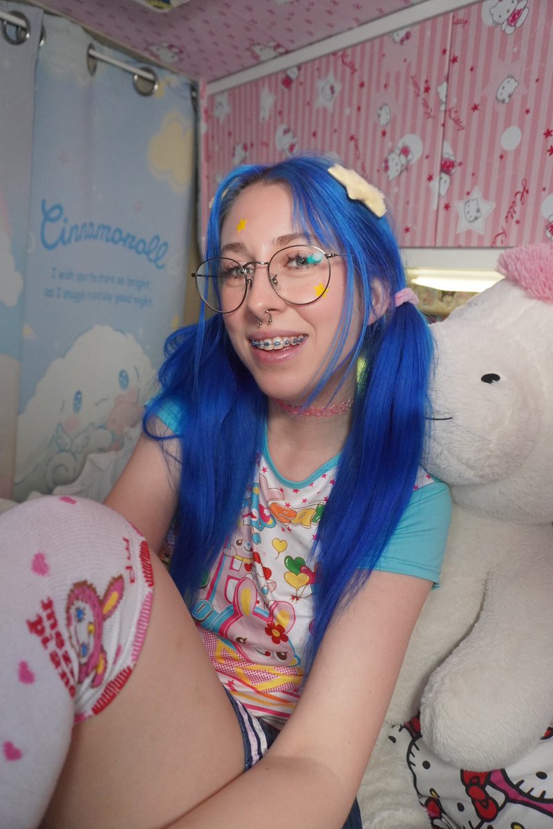 Riley Bluebell 💜 tweet media