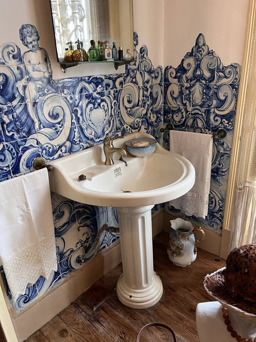 alentejo_1970's tweet image. #Portugal’s tiles aren’t just decoration, they’re storytelling in ceramic form. 🇵🇹 Known as azulejos, these beautiful tiles have been adorning walls, churches, train stations, and homes for centuries. Art. History. Function. All in one tile. See what story they’re telling.