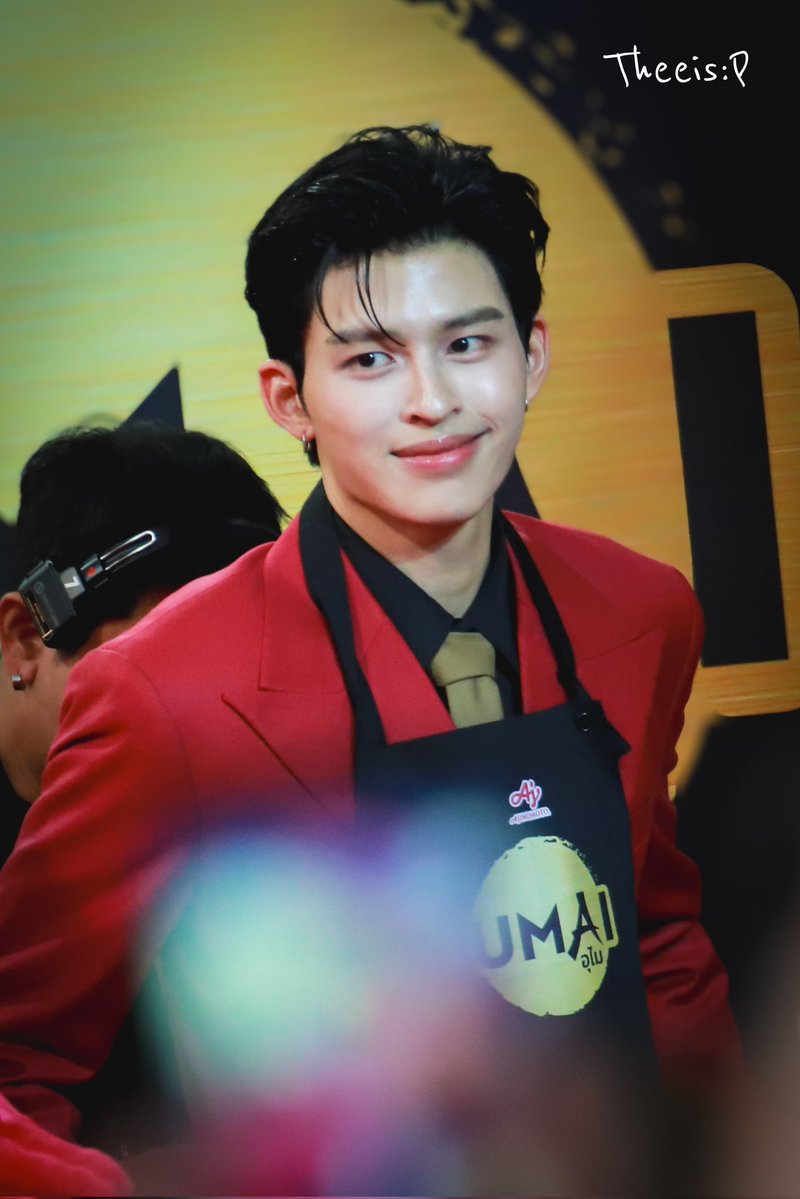 Theeis:P🖥🍑 tweet media